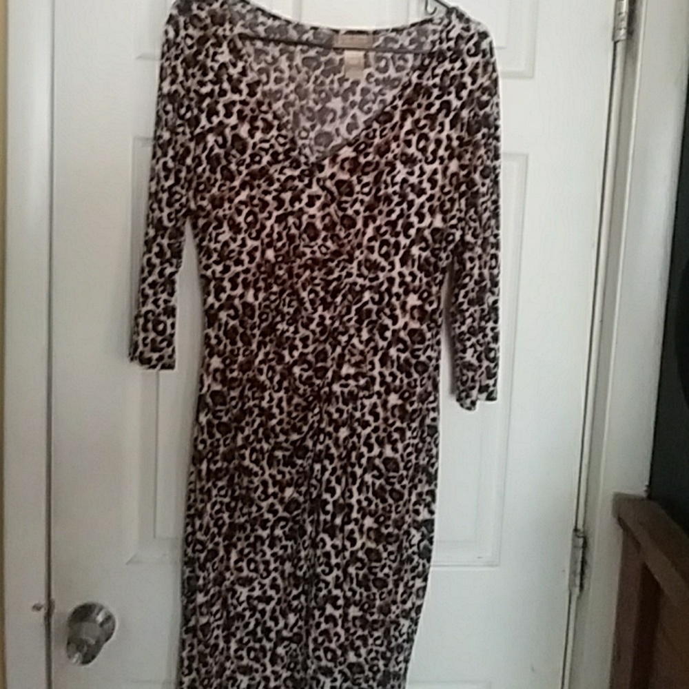 Adorable cheetah pattern dress slinky and flattery